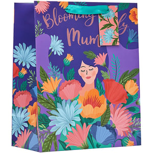 a gift bag that says blooming mum on it