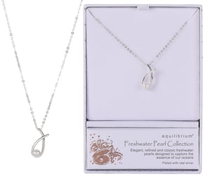 a necklace in a box that says freshwater pearl collection