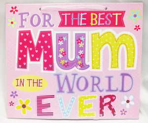 A pink sign that says "for the best mom in the world ever."